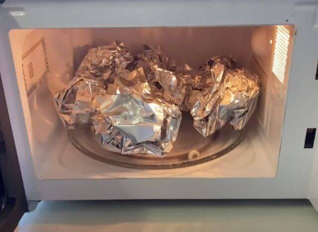 Can You Put Aluminum Foil In The Microwave
